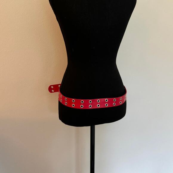 Red grommet belt - Picture 4 of 4
